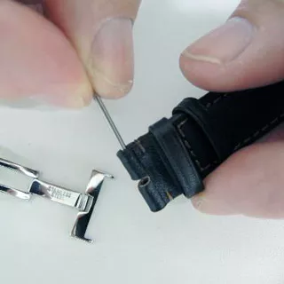 How to attach a folding clasp onto a leather band - Define Watches